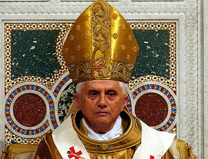 Page08-bas-Benoît XVI.jpg